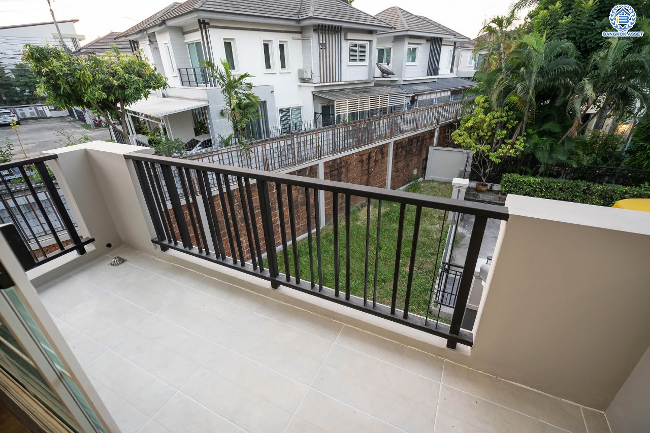 บ้านมือสองตกแต่งใหม่ โครงการ มัณฑนา วัชรพล-รามอินทรา2 หลังมุม เนื้อที่ 74.2 ตร.ว. ฟังก์ชัน 3 ห้องนอน 3 ห้องน้ำ จอดรถได้ 2 คัน พร้อม Living Room กว้างขวาง บนทำเลใจกลางเมือง! เชื่อมต่อทั้งถนนเกษตร-นวมินทร์, ลาดพร้าว, รัชโยธินฯ ใกล้ทางด่วน "รามอินทรา–อาจณรงค์" และรถไฟฟ้าสายสีน้ำตาล "สถานีโรงเรียนสตรีวิทยา2"...